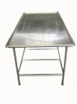 Mesa em ao inox AISI 304, estrutura galvanizada.